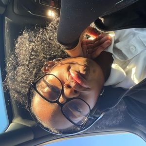 Meet your Posher, Jael